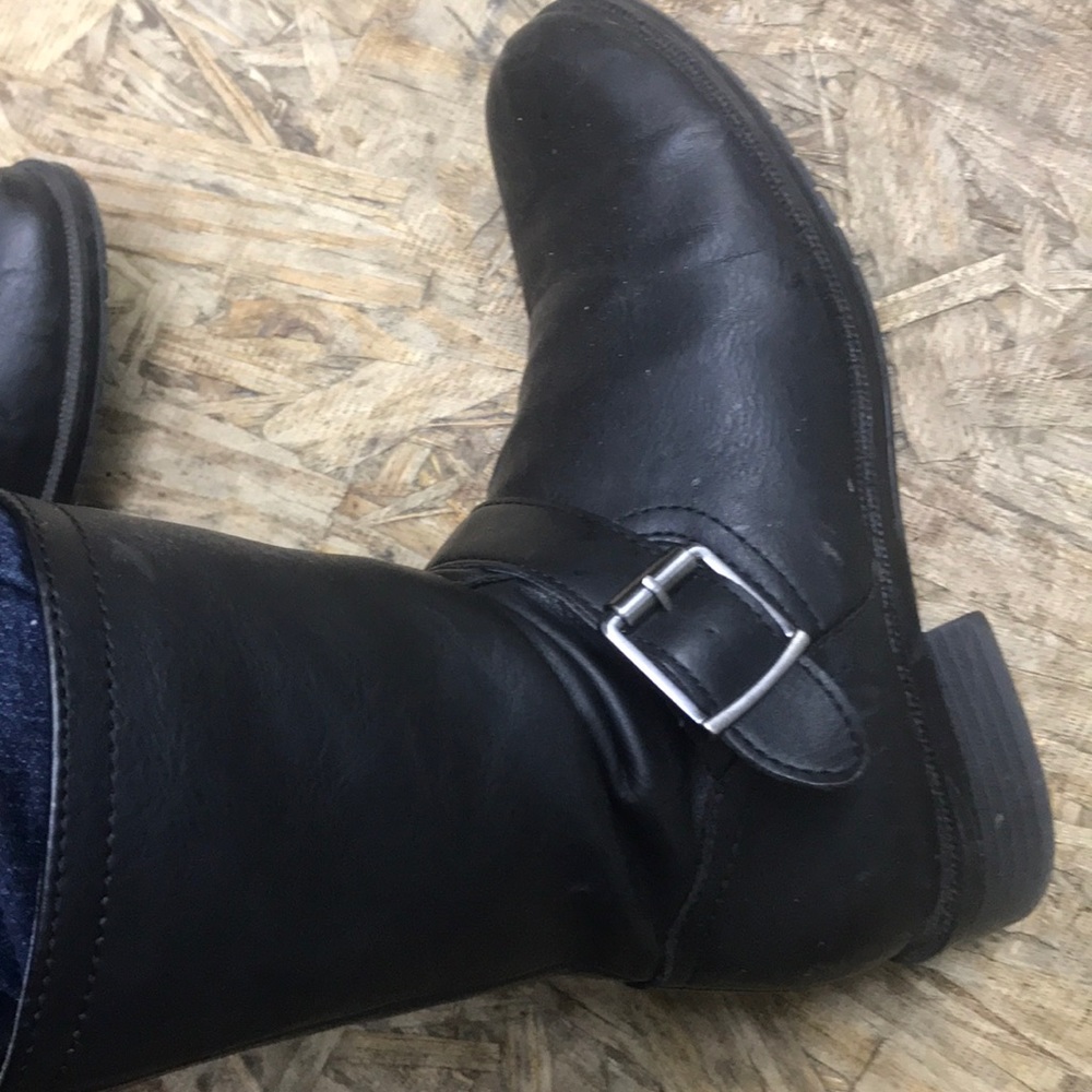 Boot - Picture 2 of 3